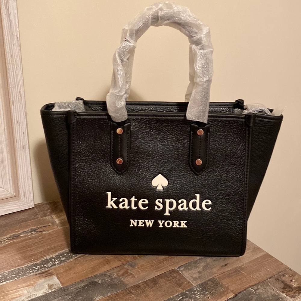 NWT Kate Spade Ella Small Black Pebbled Leather White Logo Crossbody Handbag - Picture 1 of 9